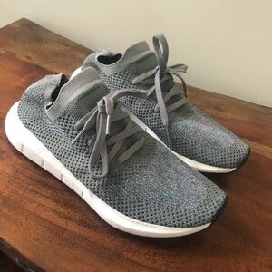 Adidas sock fit tennis shoe EUC